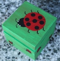 Dřevěná krabička ručně malovaná - Berušková 